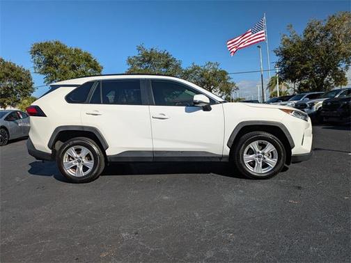 2020 Toyota RAV4 XLE