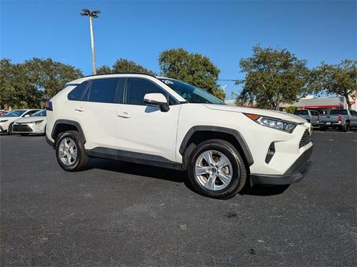 2020 Toyota RAV4 XLE