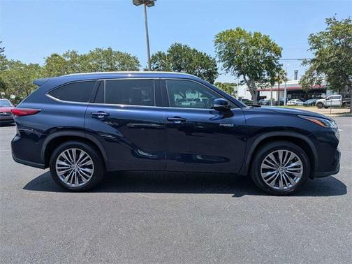 2021 Toyota Highlander Hybrid Platinum