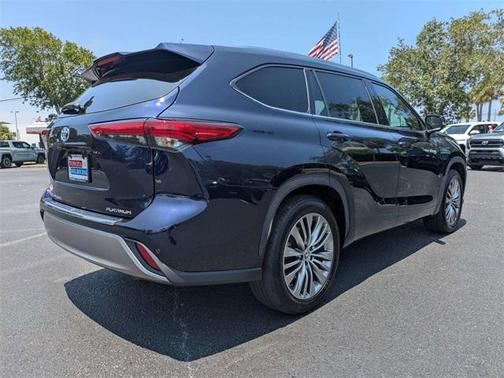 2021 Toyota Highlander Hybrid Platinum