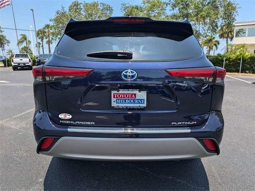 2021 Toyota Highlander Hybrid Platinum