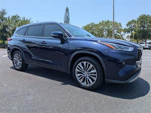 2021 Toyota Highlander Hybrid Platinum