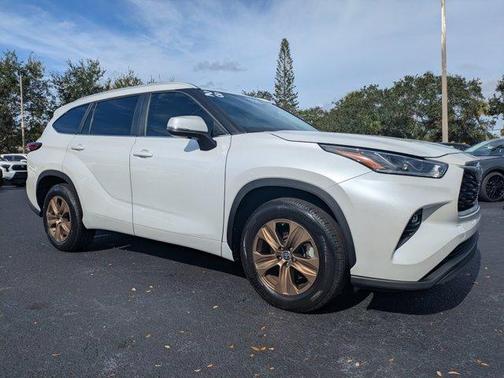 2023 Toyota Highlander Hybrid Bronze Edition