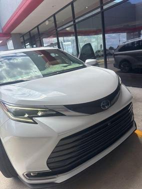 Wind Chill Pearl 2024 Toyota Sienna Platinum