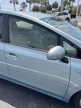 2017 Toyota Prius v Four
