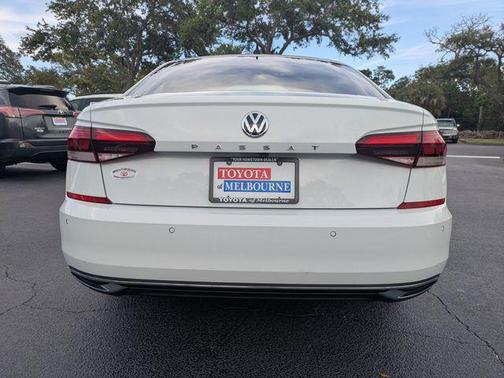 Pure White 2022 Volkswagen Passat 2.0T Limited Edition