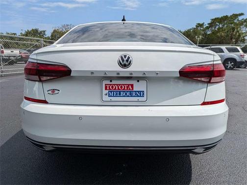 Pure White 2022 Volkswagen Passat 2.0T Limited Edition