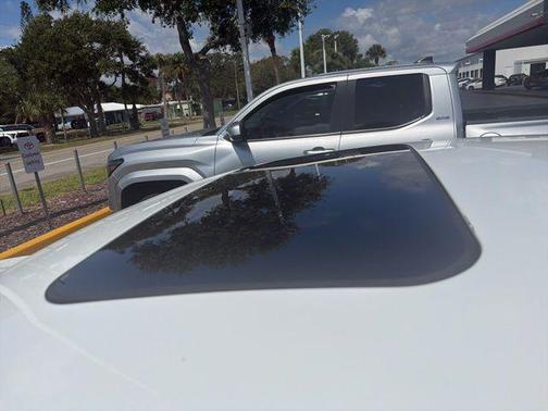 Pure White 2022 Volkswagen Passat 2.0T Limited Edition