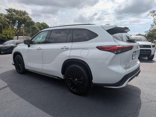 Wind Chill Pearl 2023 Toyota Highlander XSE