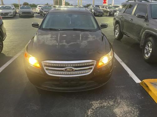 2012 Ford Taurus SE
