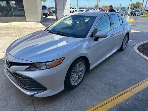 2019 Toyota Camry Hybrid XLE