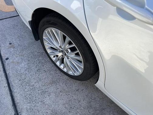 2019 Toyota Camry Hybrid XLE