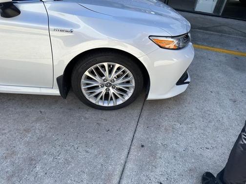 2019 Toyota Camry Hybrid XLE