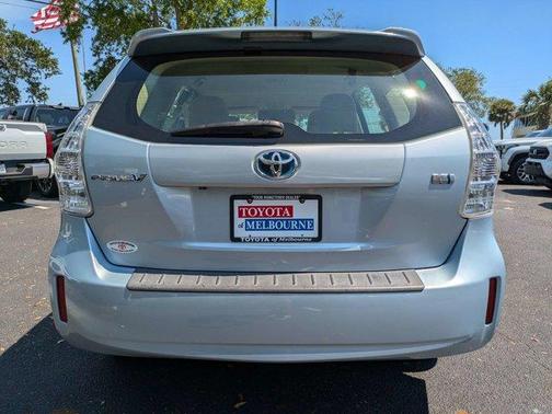 2013 Toyota Prius v Two