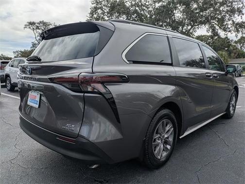 2024 Toyota Sienna XLE