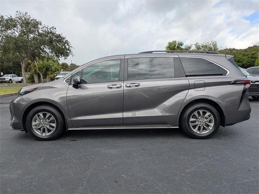 2024 Toyota Sienna XLE