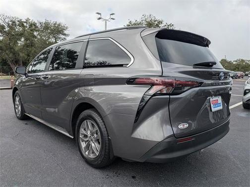 2024 Toyota Sienna XLE
