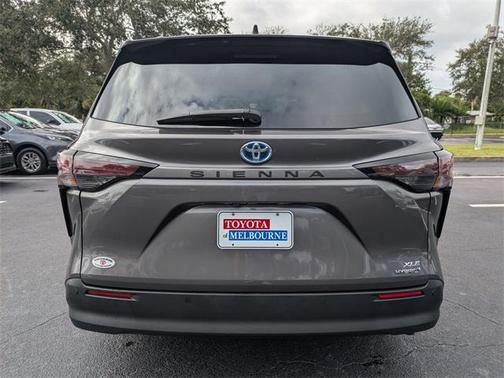 2024 Toyota Sienna XLE