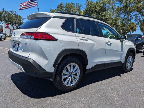 2024 Toyota Corolla Cross LE