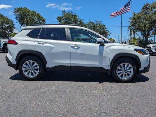 2024 Toyota Corolla Cross LE