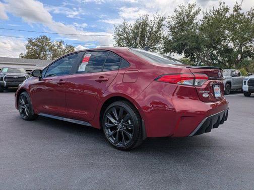 Ruby Flare Pearl/Midnight Black Metallic 2026 Toyota Corolla SE