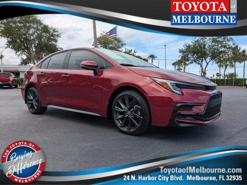 Ruby Flare Pearl/Midnight Black Metallic 2026 Toyota Corolla SE