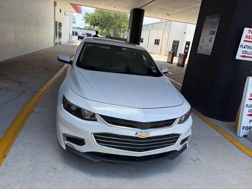 Iridescent Pearl Tricoat 2017 Chevrolet Malibu Premier