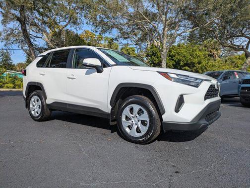 2025 Toyota RAV4 LE