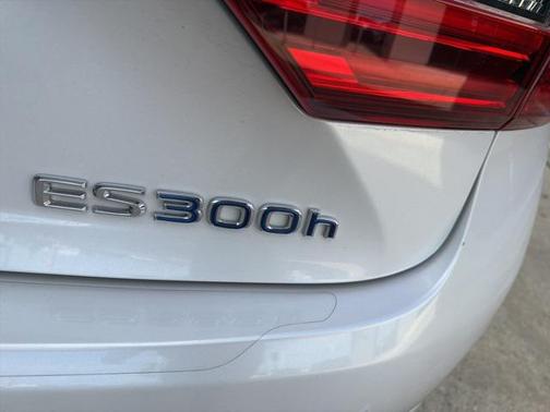 2016 Lexus ES 300h Base