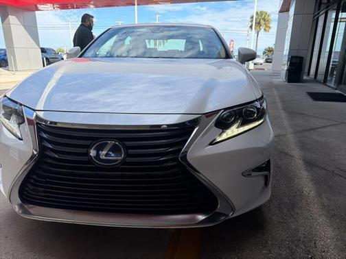 2016 Lexus ES 300h Base