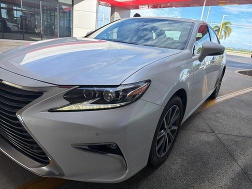 2016 Lexus ES 300h Base