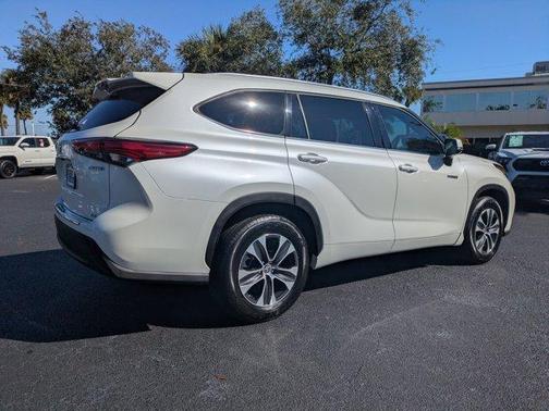 2020 Toyota Highlander Hybrid XLE