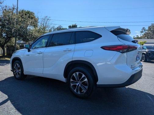 2020 Toyota Highlander Hybrid XLE
