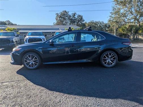 2021 Toyota Camry Hybrid XLE