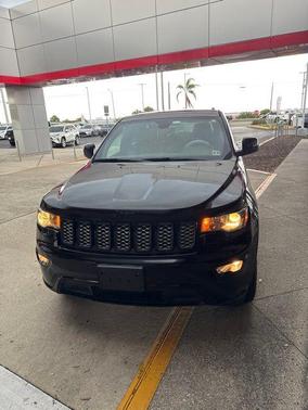Diamond Black Crystal Pearlcoat 2020 Jeep Grand Cherokee Altitude