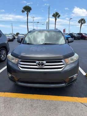 Magnetic Gray Metallic 2012 Toyota Highlander Limited