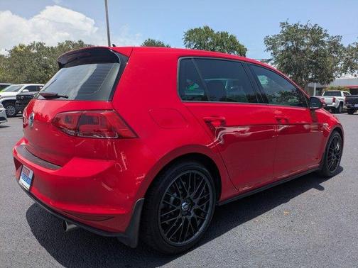 2016 Volkswagen Golf GTI 2.0T SE w/Performance Package 4-Door