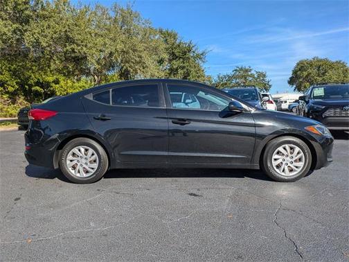 2018 Hyundai ELANTRA SE