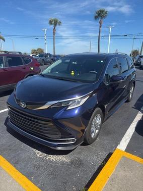 2023 Toyota Sienna Limited