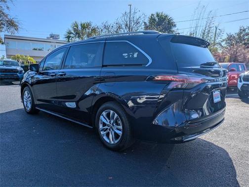 2023 Toyota Sienna Limited