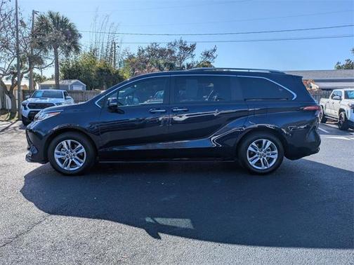 2023 Toyota Sienna Limited