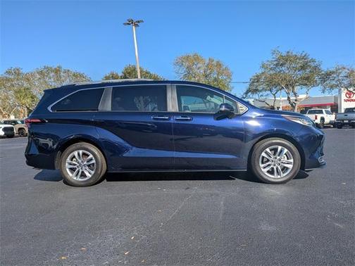 2023 Toyota Sienna Limited