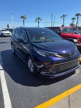 2023 Toyota Sienna Limited