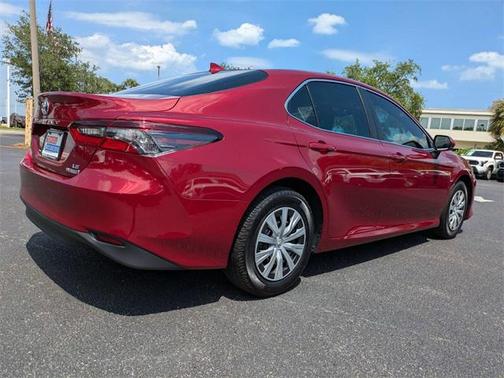 2022 Toyota Camry Hybrid LE