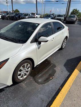 Blizzard Pearl 2020 Toyota Corolla LE