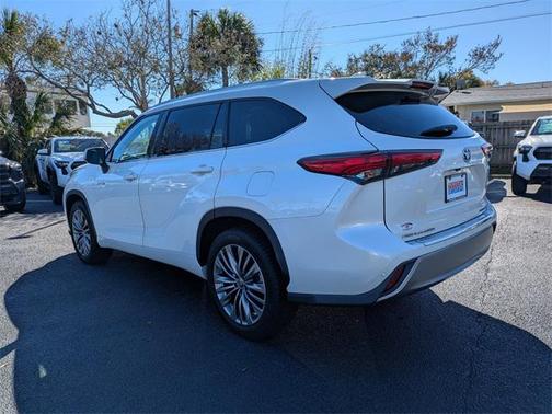 2020 Toyota Highlander Hybrid Platinum