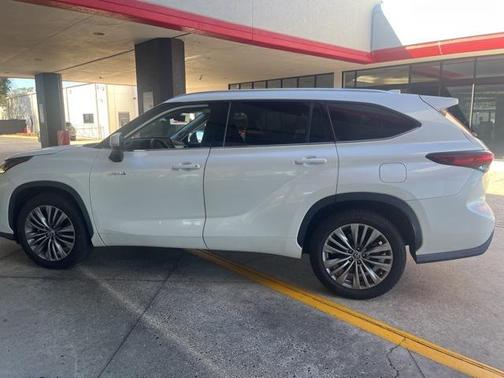 2020 Toyota Highlander Hybrid Platinum