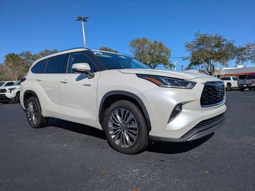 2020 Toyota Highlander Hybrid Platinum