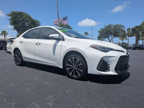 Super White 2019 Toyota Corolla SE