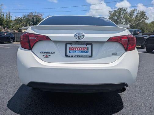 Super White 2019 Toyota Corolla SE